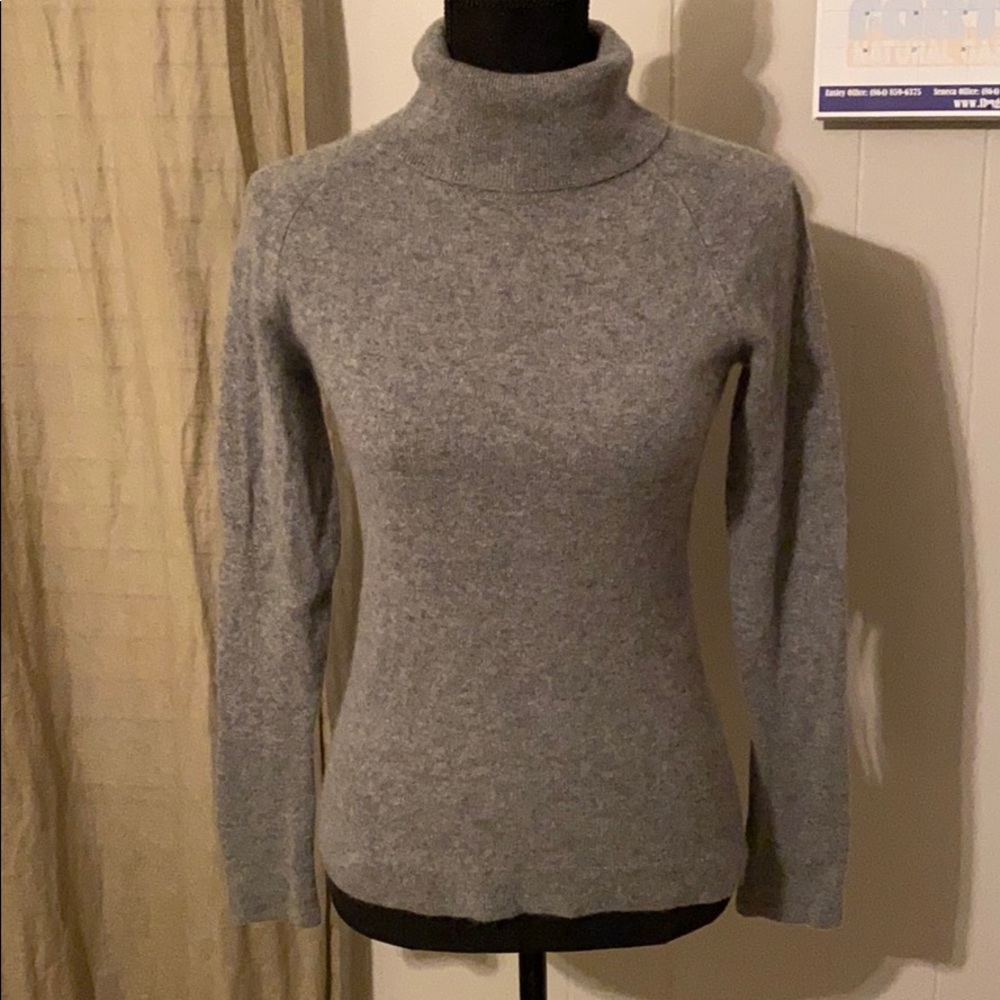 Grey cashmere turtleneck